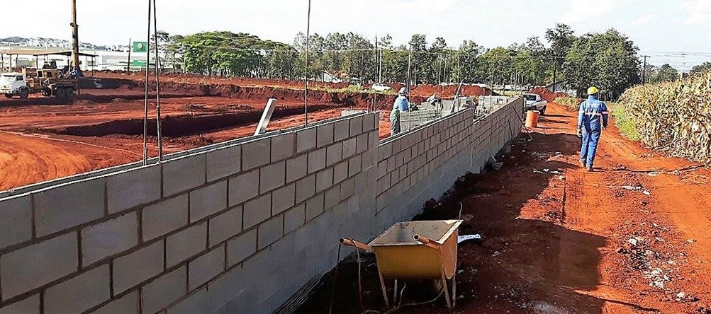 Muro com + de 45 mil blocos