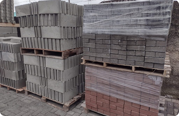 Pallets de pavers embalados